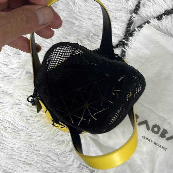 ISSEY MIYAKE BAO BAO MINI WITH CHAIN - Picture 5 of 10